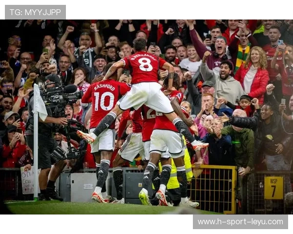 曼联靠二次进攻再次形成压力，强势回归英超赛场