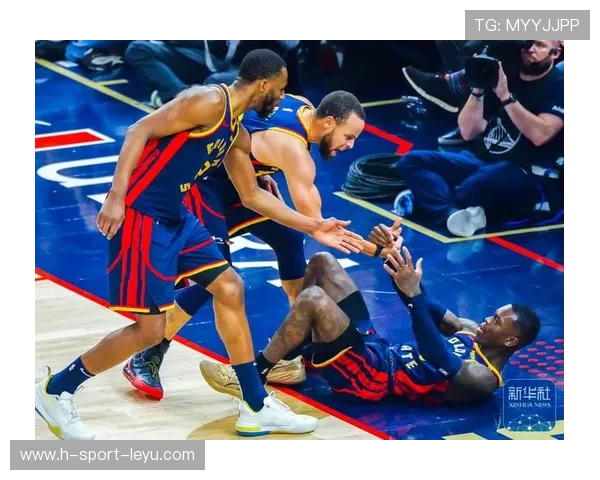 NBA今日战报勇士三连胜强势登顶西部，nba勇士今天比赛直播视频